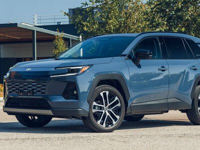 Toyota RAV4 відірвалася від конкурентів: які нові авто українці купували у серпні
