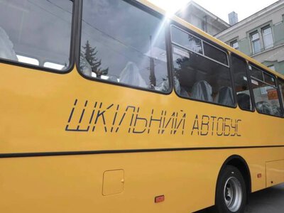 На Вінниччині продовжують оновлювати шкільний транспорт: ще три громади отримали автобуси