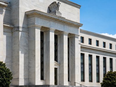 ФРС зафіксувала помірне зростання економіки США на тлі цінового тиску
