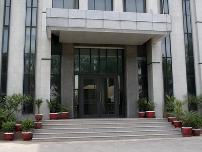 У Пакистані чоловіка Хіни Джавед і домашнього працівника відправили до в’язниці