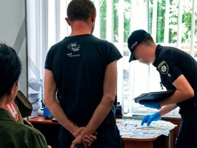 На Хмельниччині військовослужбовець намагався підкупити офіцера ВСП за 25 тисяч гривень