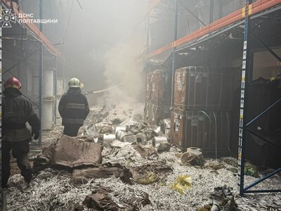 Показали кадри наслідків ворожого удару по складах у Кременчуці