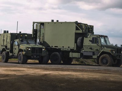 США запускають у виробництво розумні військові вантажівки TITAN від Palantir