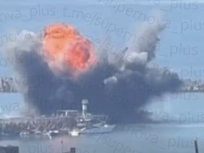 ВМС ЗСУ уразили в порту Сочі російське судно Nefrit (ВІДЕО)