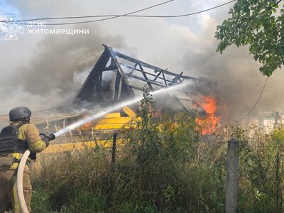 Житомирщина: ліквідували пожежу, що сталася через російський обстріл