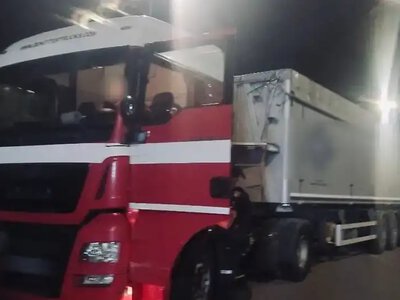 На Рівненщині п’яний водій вантажівки врізався у відбійник і пропонував поліції хабар