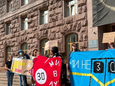 У Києві вкотре вийшли на протест проти підвищення тарифів на проїзд