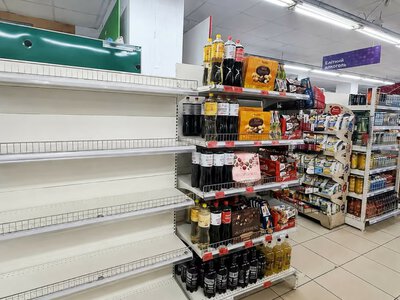 Приводів для паніки немає: чому порожні полиці в супермаркетах Києва — це тимчасово