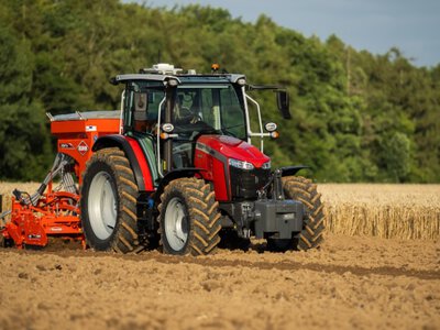 Brake-to-Neutral: як працює функція гальмування в тракторах MF