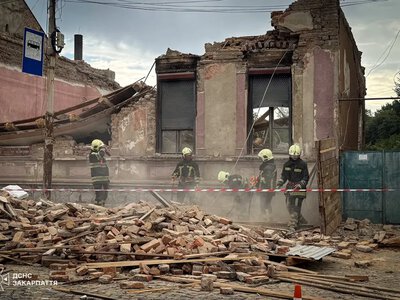 У центрі Мукачева обвалилася стіна будинку