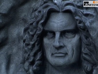 Пам’ятник Кузьмі Скрябіну в Коростишеві потрапив до всеукраїнської добірки незвичних скульптур