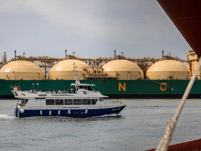 Bloomberg: Європу попередили про можливий новий стрибок цін на газ через низькі запаси та конкуренцію за LNG