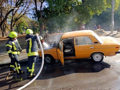 У місті на Волині посеред вулиці горів жигуль (Фото)