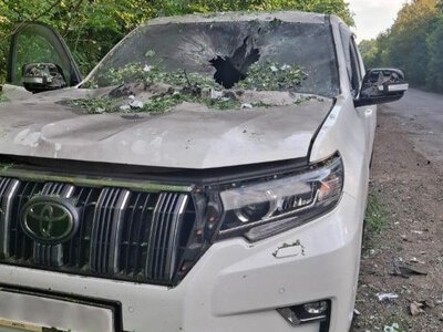 Росіяни вдарили дроном по цивільній автівці на Харківщині