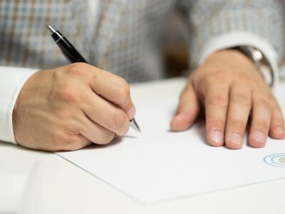 Українці, які втратили роботу через війну, можуть подати заяву до Реєстру збитків
