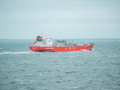Росія майже вдвічі наростила тіньовий флот СПГ: газ везуть переважно до Китаю