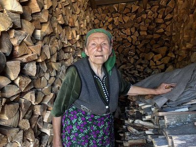 «Раптом газогін переб'ють?»: у селі на Чернігівщині готуються до зими з надією на дрова