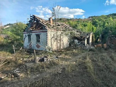Обстріли у Слов'янську: поранені двоє мешканців, пошкоджені підприємства та 12 будинків у Суханівці
