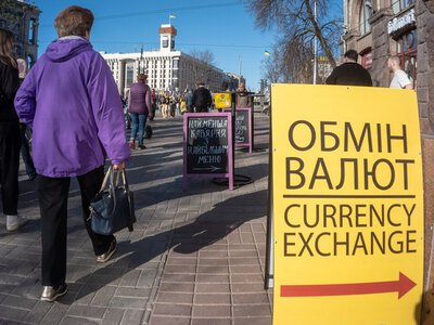 Обстріли підняли попит на валюту — але не там, де думаєте