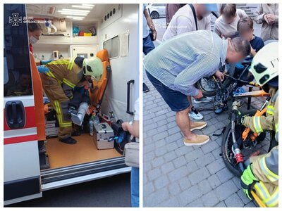 У Франківську рятувальники визволили застряглу в велосипеді дитину