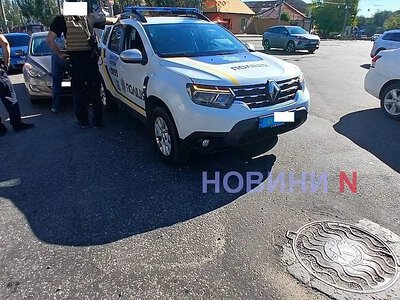 ДТП з поліцейським авто сталося біля кільця у Миколаєві