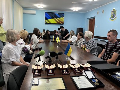 У Кременчуці родинам восьми полеглих захисників передали посмертні нагороди