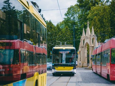 Пасажиропотік зростає, та водіїв бракує : що з громадським транспортом Львова