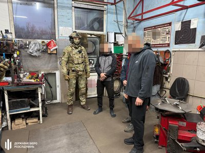 Військовослужбовці військової частини на Хмельниччині замість служби працювали на СТО: справу скерували до суду