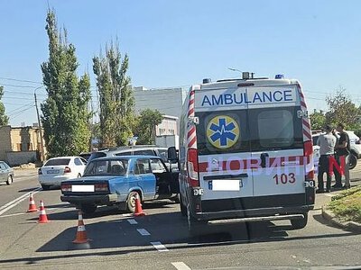 У Миколаєві Mitsubishi не пропустив ВАЗ: постраждала пасажирка, утворилася пробка