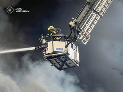 Атака на Київщину: дрони пошкодили склади та будинки