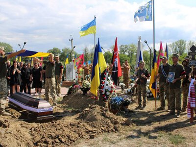 У Чопі в останню дорогу провели полеглого захисника Руслана Чуруканова