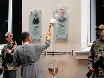 У рівненській гімназії вшанували пам’ять полеглого Захисника Юрія Капітулу