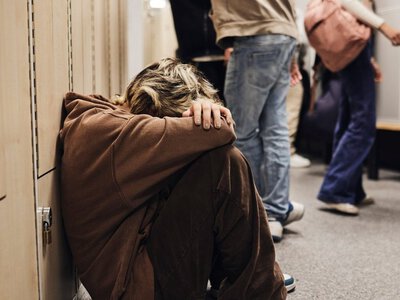 На Рахівщині однолітки жорстоко побили 16-річну дівчину: її госпіталізували з важкими травмами