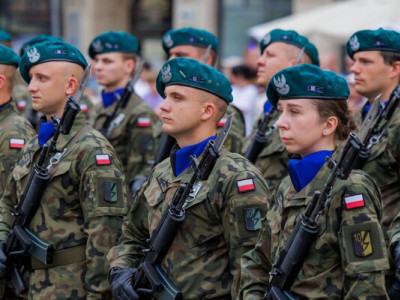 Полякам розсилають мобілізаційні картки: що це означає