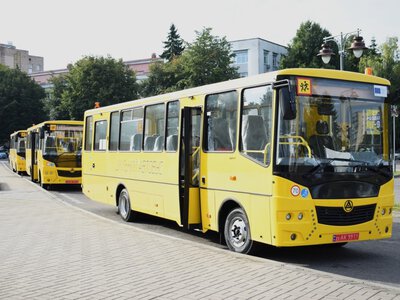 Ще три школи Рівненщини отримали нові автобуси