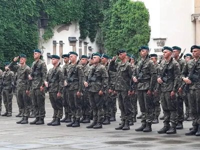У Польщі громадянам почали надсилати мобілізаційні картки