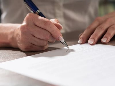 Українці, які втратили роботу через війну, можуть подати заяву до Реєстру збитків