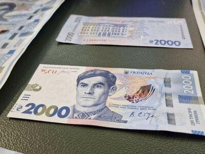 В Україні з'явилися 2000 гривень зі Стусом: чому НБУ обрав саме 4 вересня