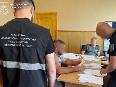 Били ногами і заламували руку: військовим ТЦК у двох областях оголосили підозри