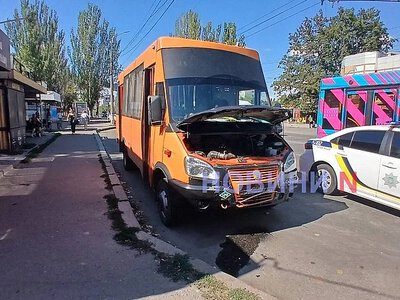 На проспекті в Миколаєві сталася ДТП із трьома автомобілями