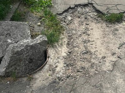 Скарга на стан двору: у Кам’янському мешканці просять навести лад біля будинку на проспекті Свободи