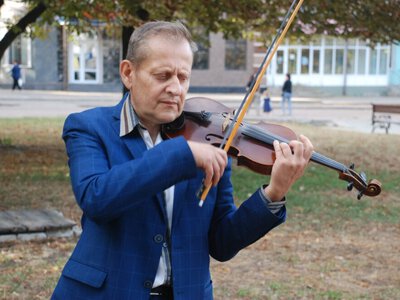 На шосткинців у День міста чекали привітання відомих художників України, фотовиставка та жива музика + Відео