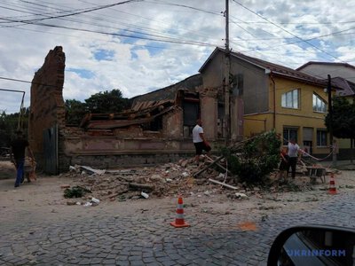 У центрі Мукачева обвалився старий будинок