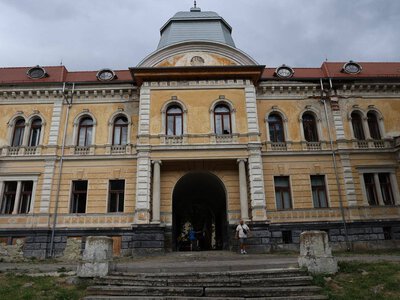 Оглядовий майданчик, екостежка та палац ХІХ століття: куди поїхати на Львівщині