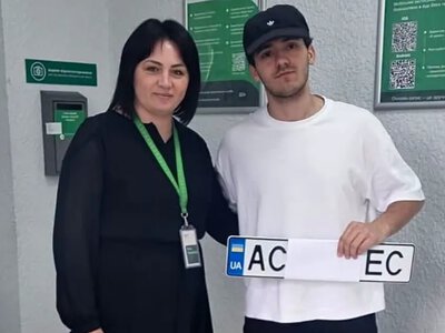 Співак зі Старої Вижівки YAKTAK завітав до сервісного центру МВС у Камені-Каширському