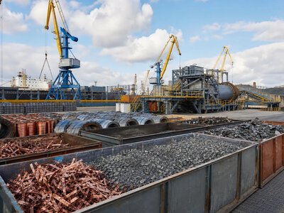 Деякі китайські компанії призупинили експорт рідкісноземельних металів до США