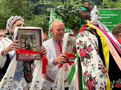 Традиції, які мають жити: Тараканівська громада представила весільний обряд на науковій конференції