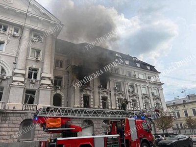 У Києві російський дрон вдарив у центральну будівлю СБУ