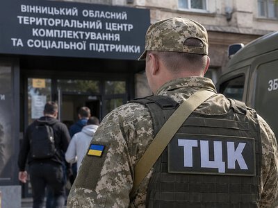 У Вінниці група людей витягла з авто та побила військовослужбовця ТЦК