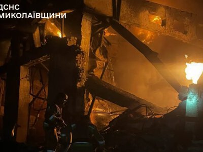 У Миколаєві ворожі дрони вночі масовано атакували ТЦ: є постраждалі